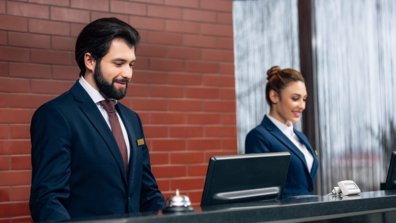 Hotel Front Desk Training: 8 Need-to-Know Tips