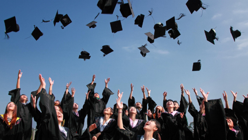 How to Plan a Hybrid Graduation Ceremony 