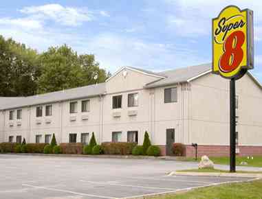 Super 8 by Wyndham Grove City in Mercer, PA