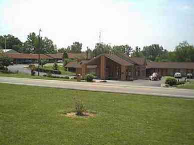 Four Seasons Motel in Mt. Vernon, IN