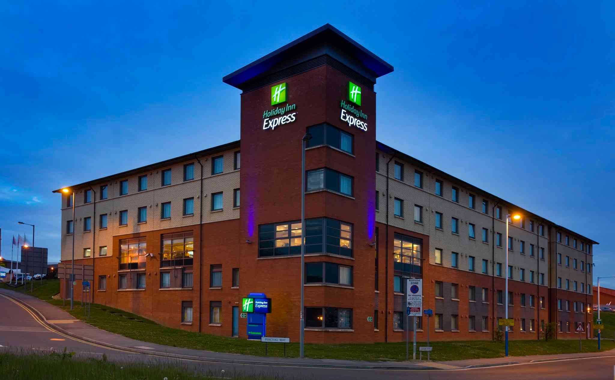 Holiday Inn Express London-Luton Airport in Лутон, GB1