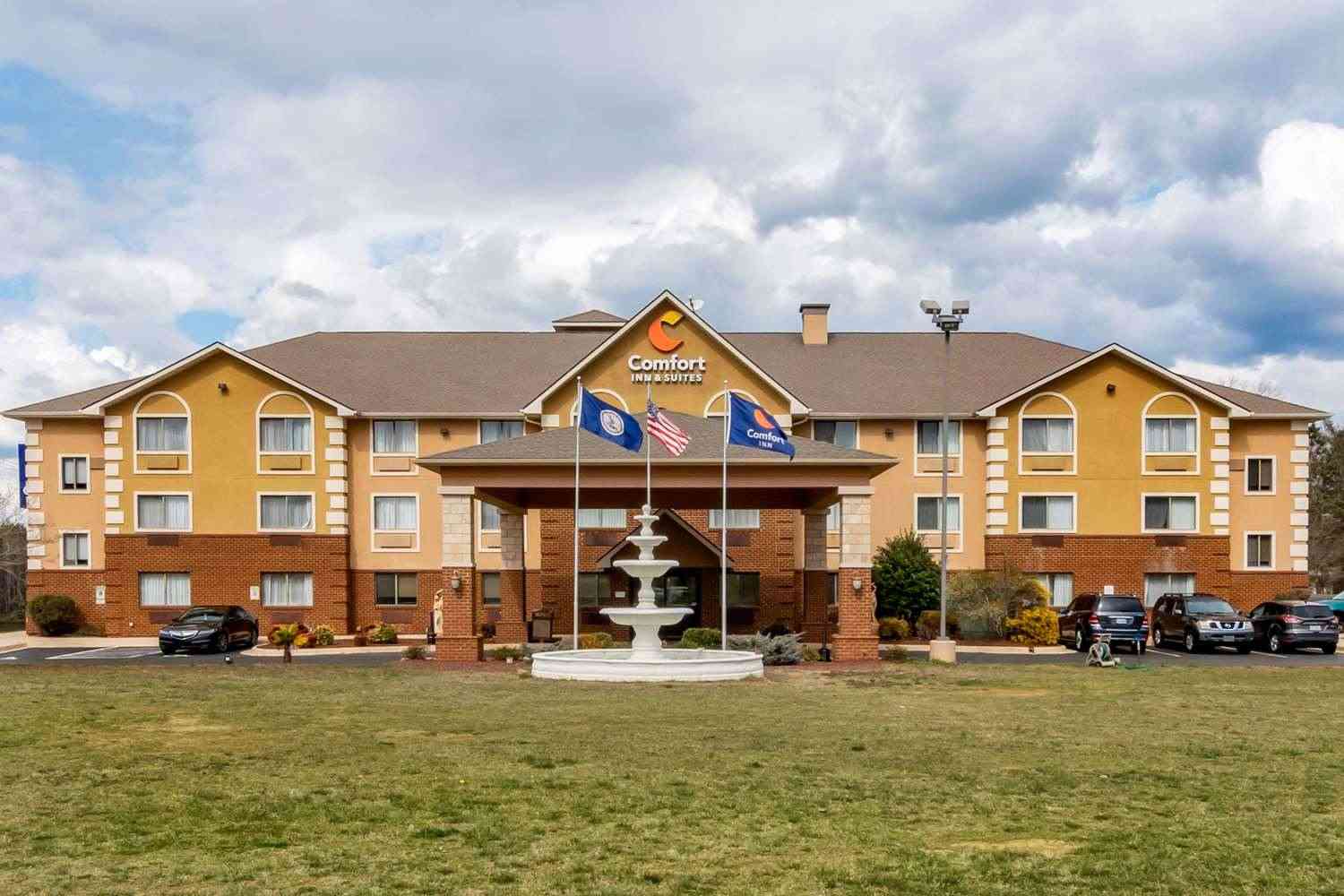 Comfort Inn and Suites South Hill I-85 in South Hill, VA