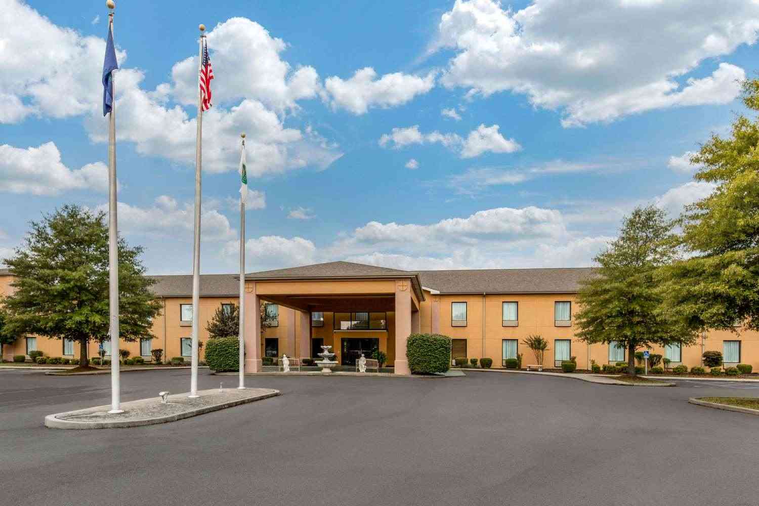 Quality Inn and Suites Benton - Draffenville in Benton, KY