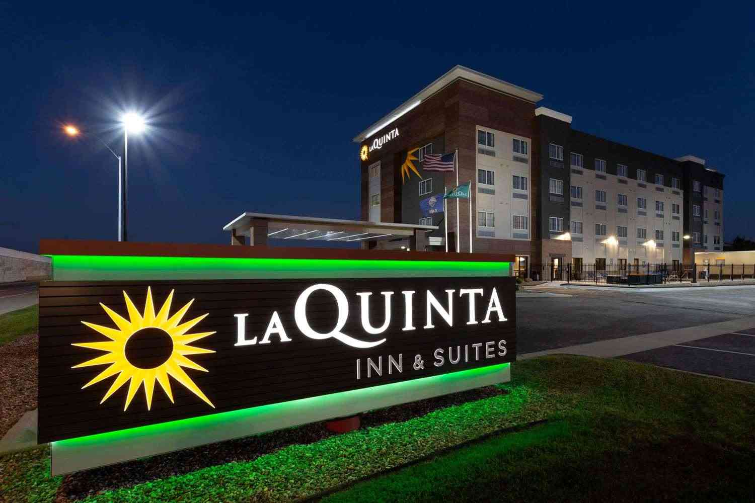 La Quinta Inn & Suites by Wyndham Wichita Airport in Wichita, KS