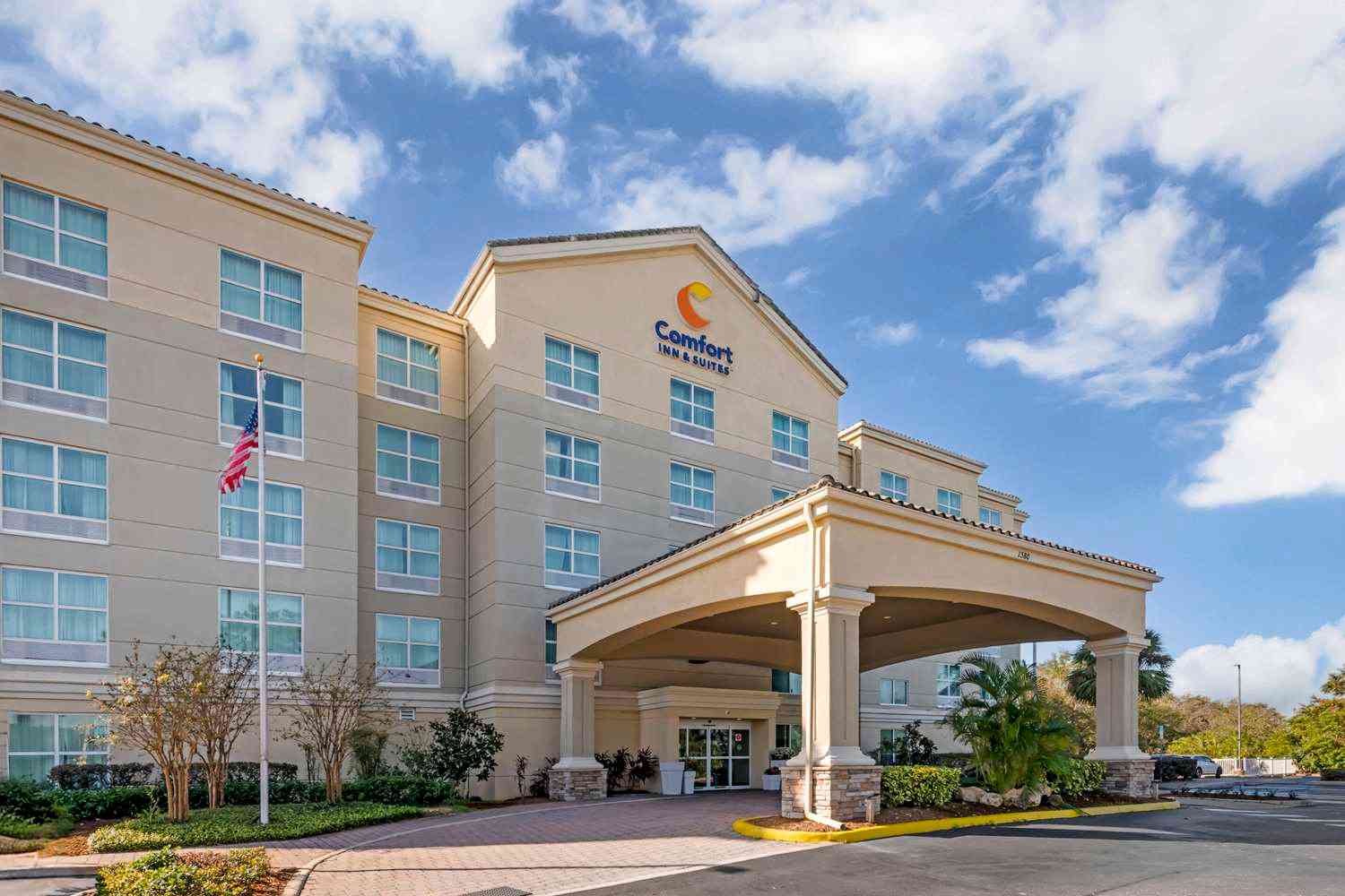 Comfort Inn and Suites in Tavares, FL