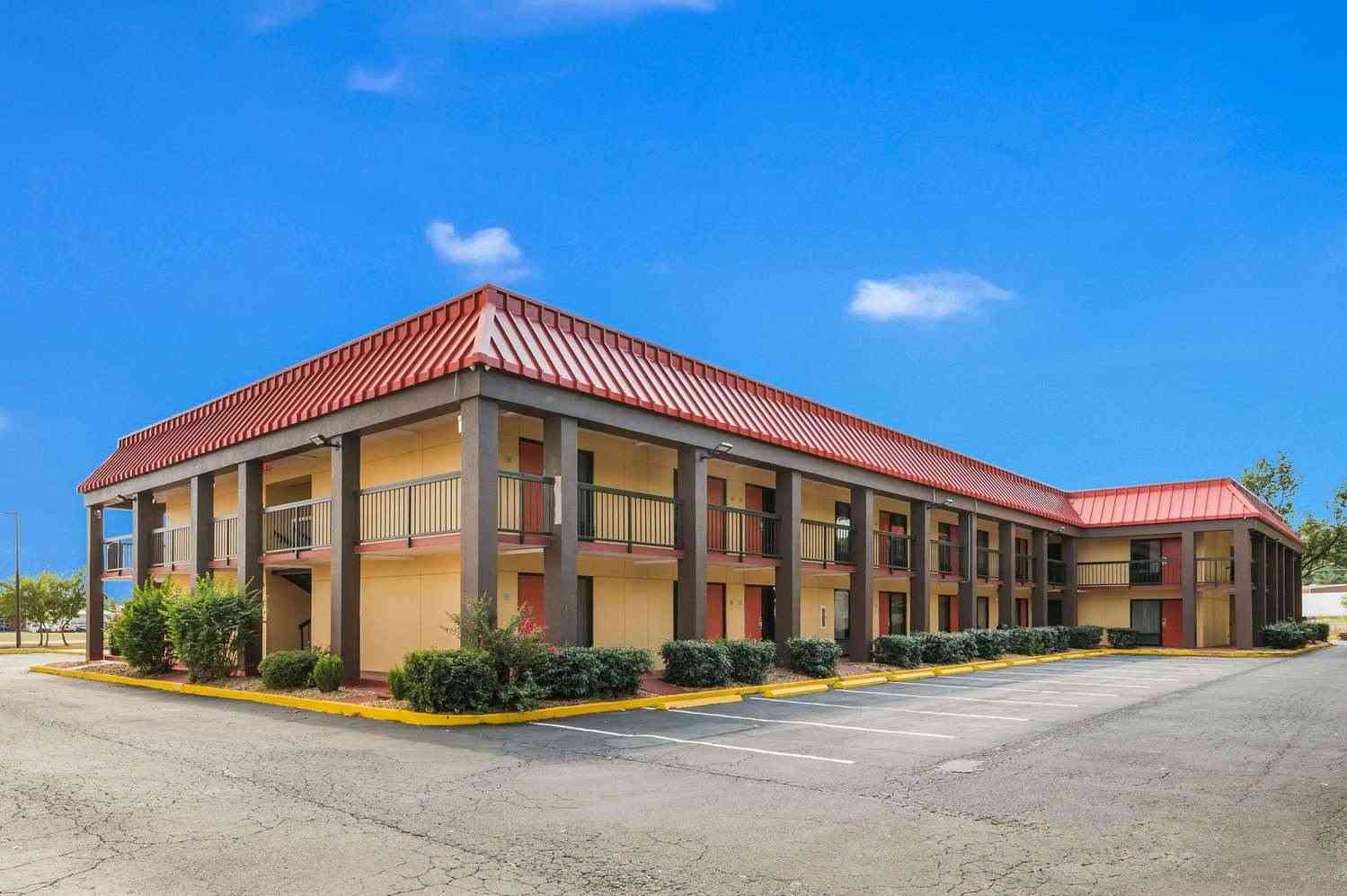 Econo Lodge Columbus in Columbus, MS