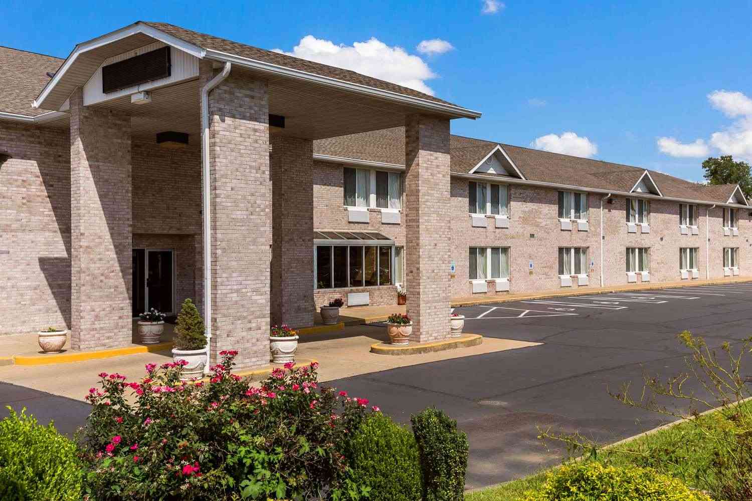 Econo Lodge  Inn and Suites in Fairview Heights, IL