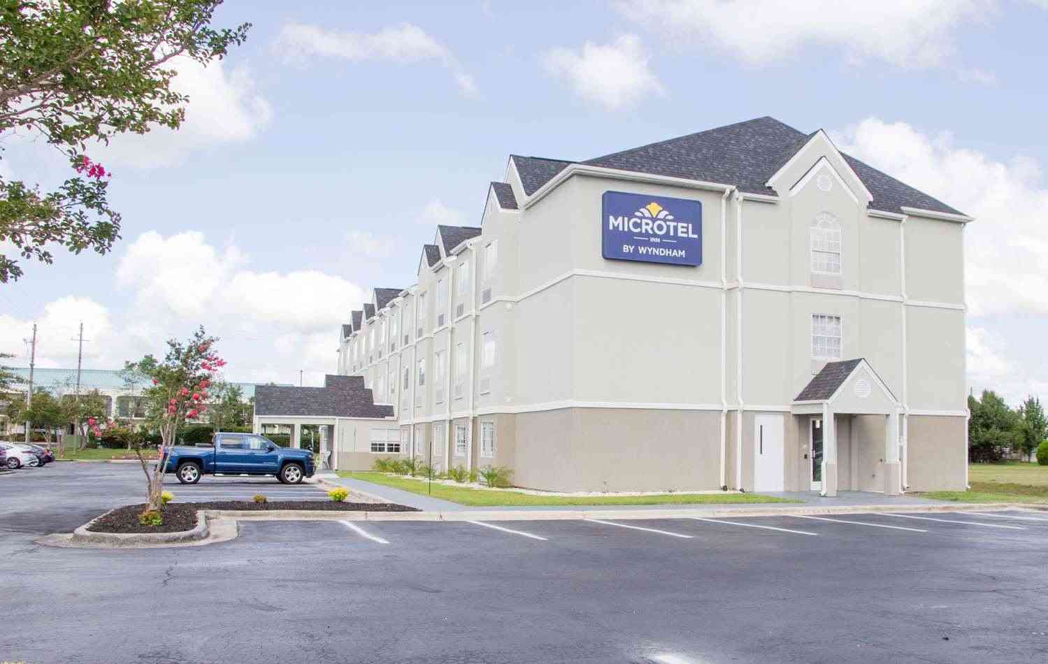 Microtel Inn & Suites by Wyndham Camp Lejeune/Jacksonville in Jacksonville, NC