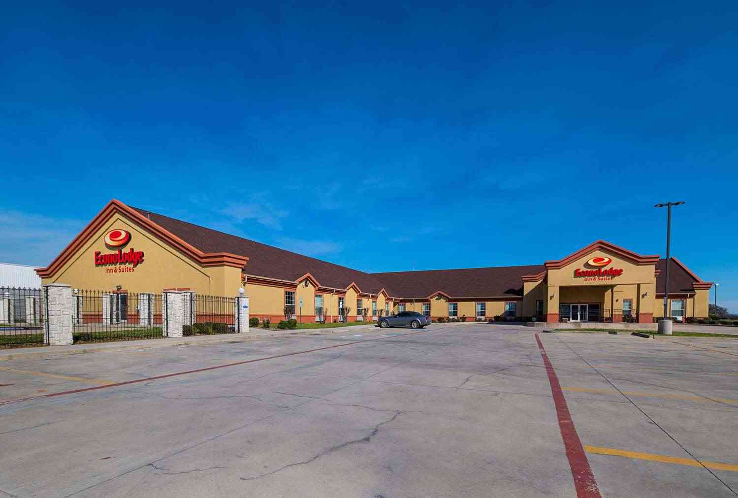 Econo Lodge Inn and Suites Bridgeport in Bridgeport, TX