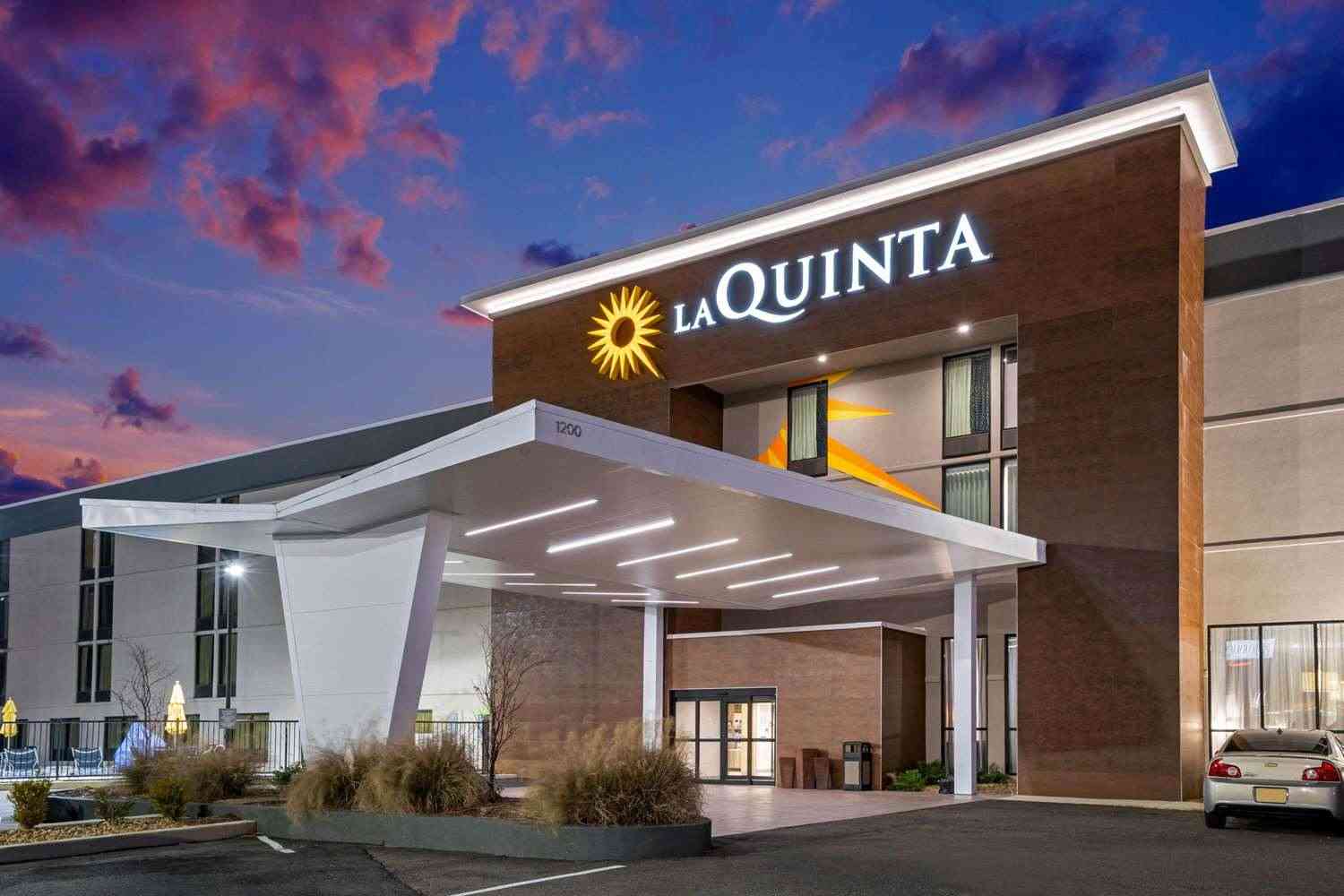 La Quinta Inn & Suites by Wyndham Columbus MS in Colomb, MS