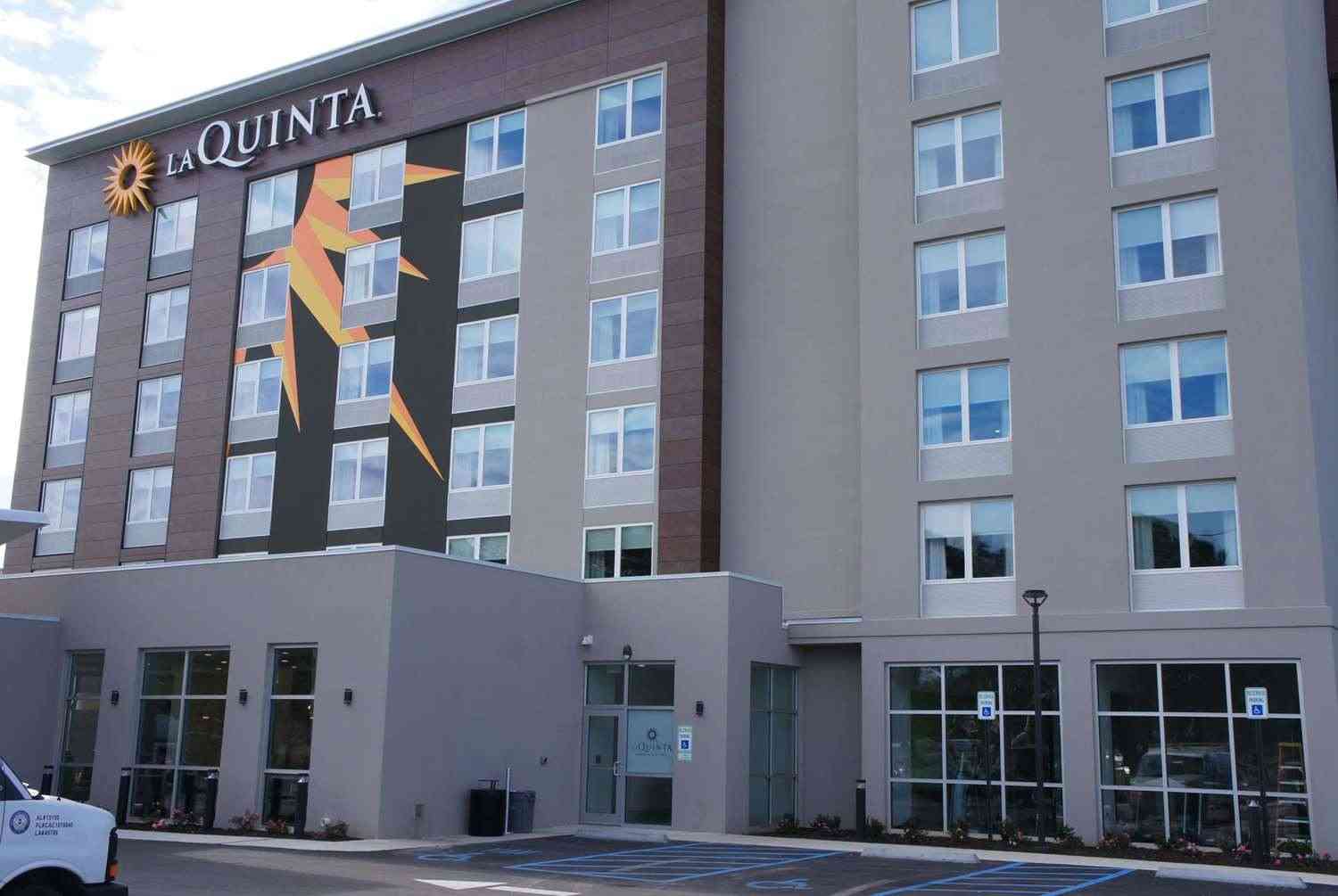 La Quinta Inn & Suites by Wyndham Mobile in Mobile, AL