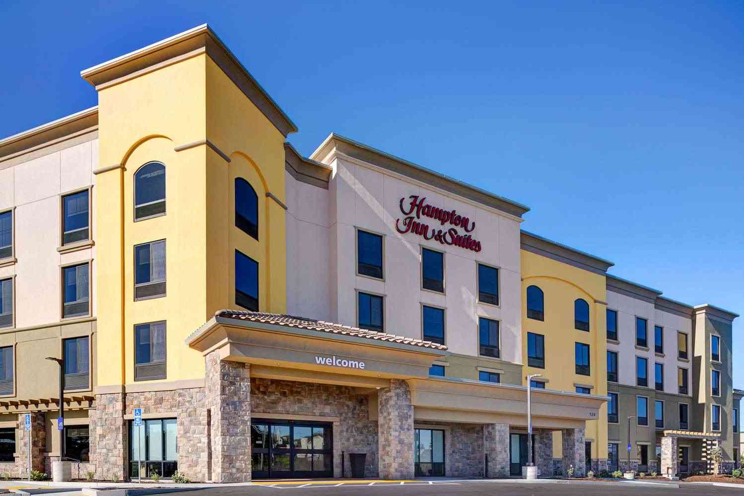 Hampton Inn & Suites Marina in muelle deportivo, CA