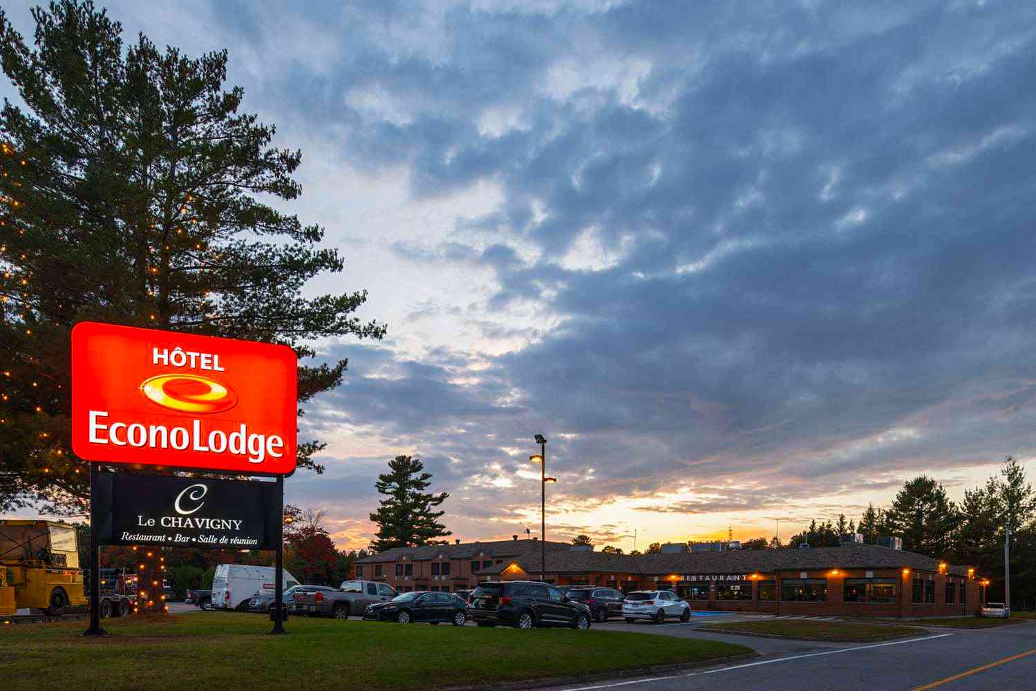 Econo Lodge- Deschambeault in Deschambeault, QC