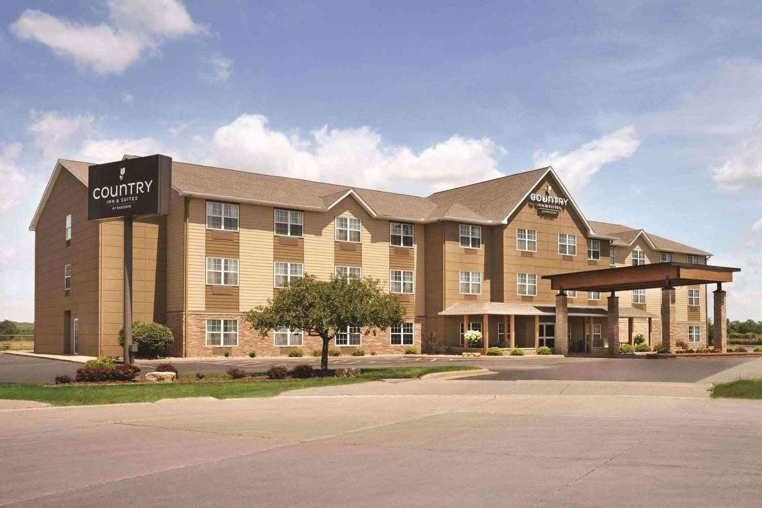 Country Inn & Suites By Radisson Moline Airport in Moline, IL