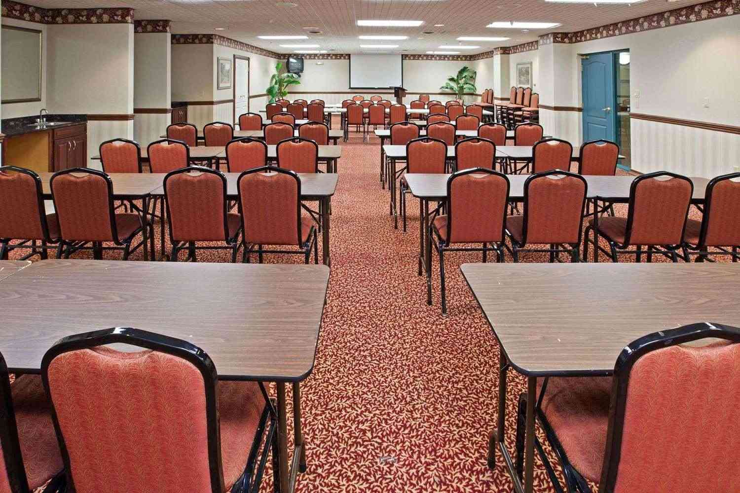 Country Inn & Suites By Radisson- Elkhart North in Elkhart, IN