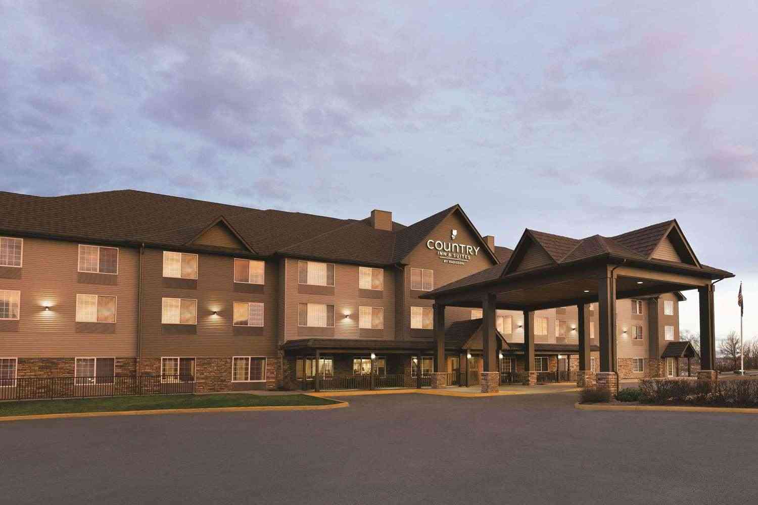 Country Inn & Suites By Radisson Billings in Billings, MT