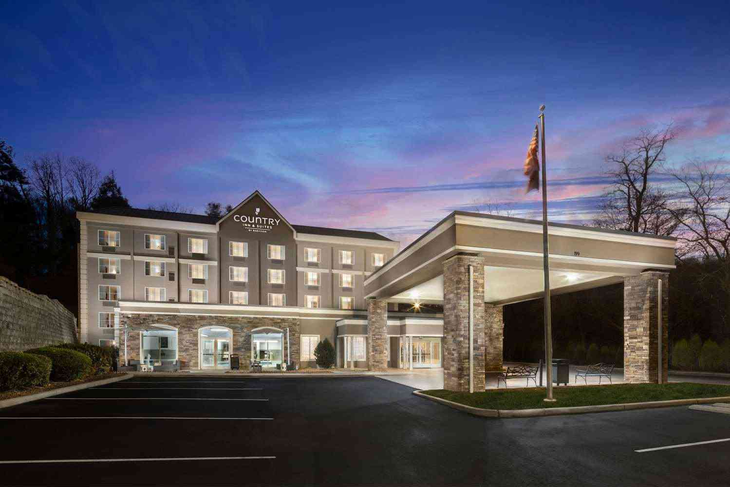 Country Inn & Suites By Radisson, Asheville Downtown Tunnel Road, NC in Asheville, NC