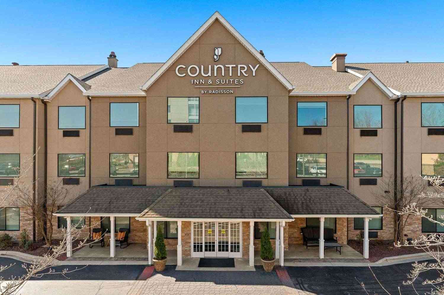 Country Inn & Suites By Radisson, Asheville at Asheville Outlet Mall in Asheville, NC