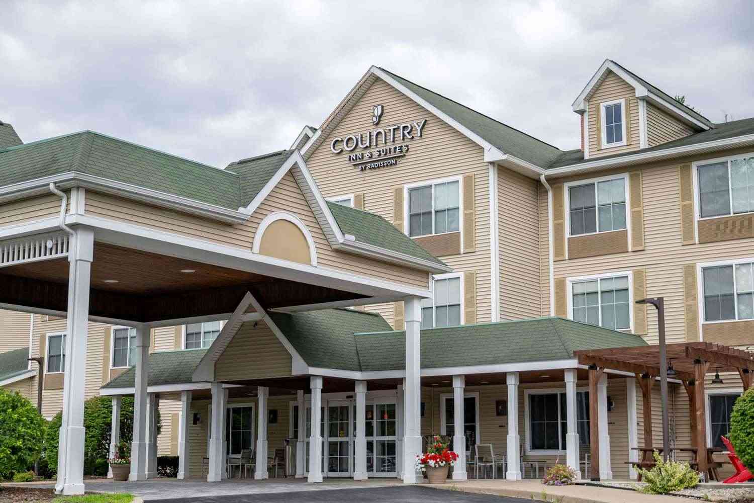 Country Inn & Suites By Radisson, Lake George (Queensbury), NY in Queensbury, NY