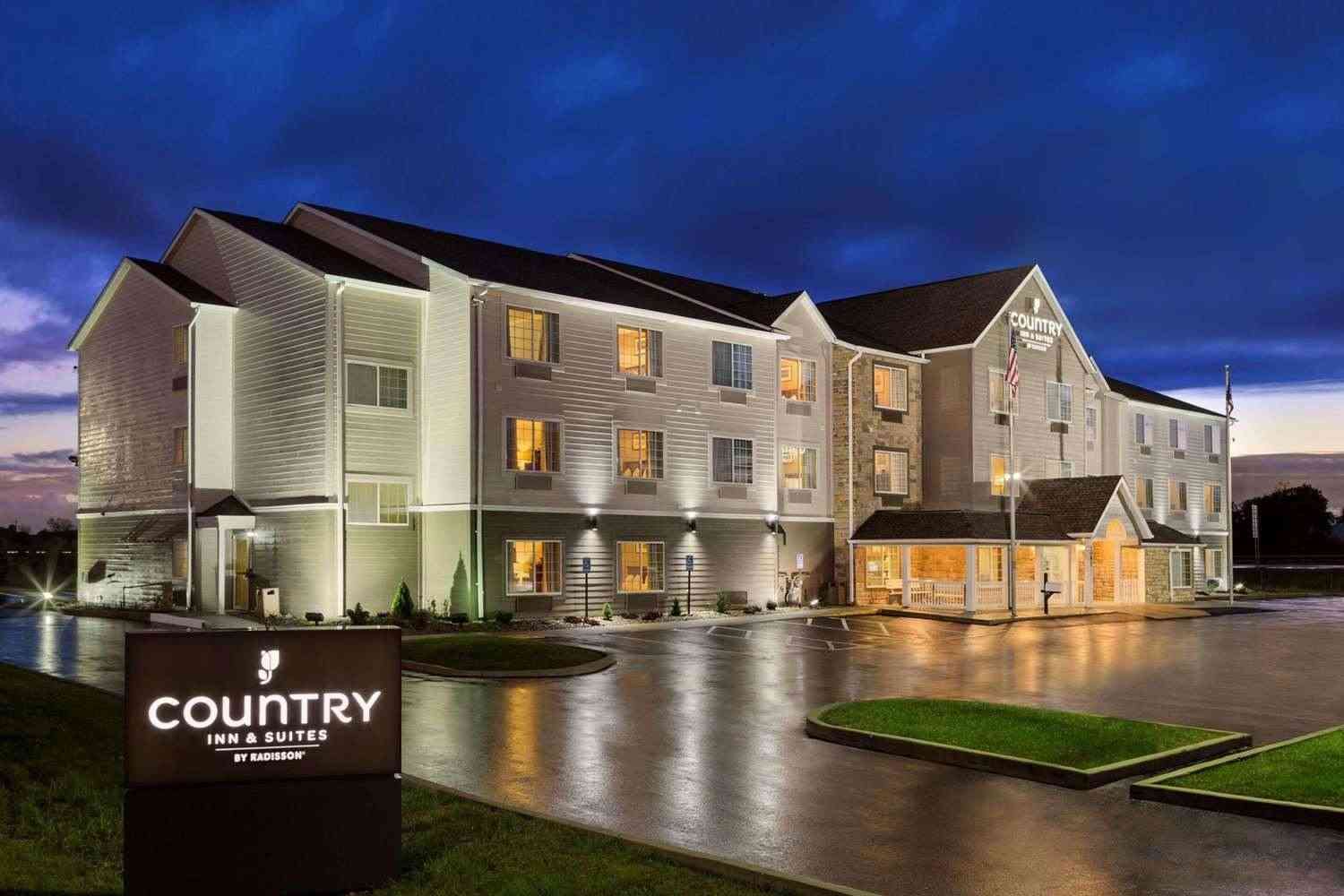 Country Inn & Suites By Radisson Marion in Marion, OH