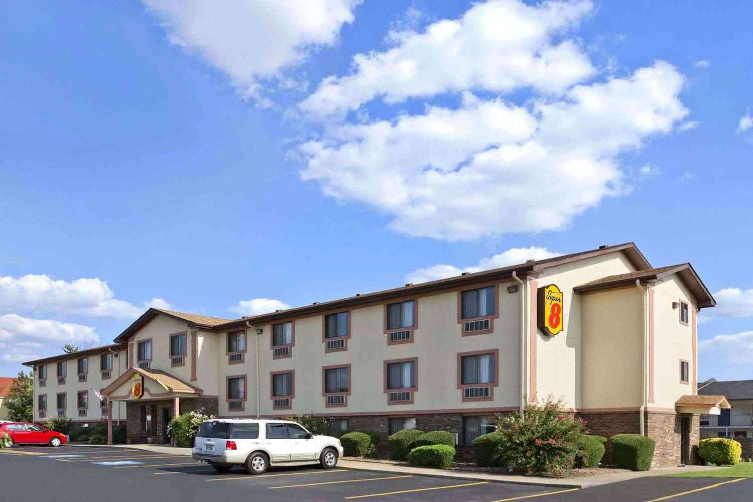 Super 8 by Wyndham Russellville in Russellville, AR