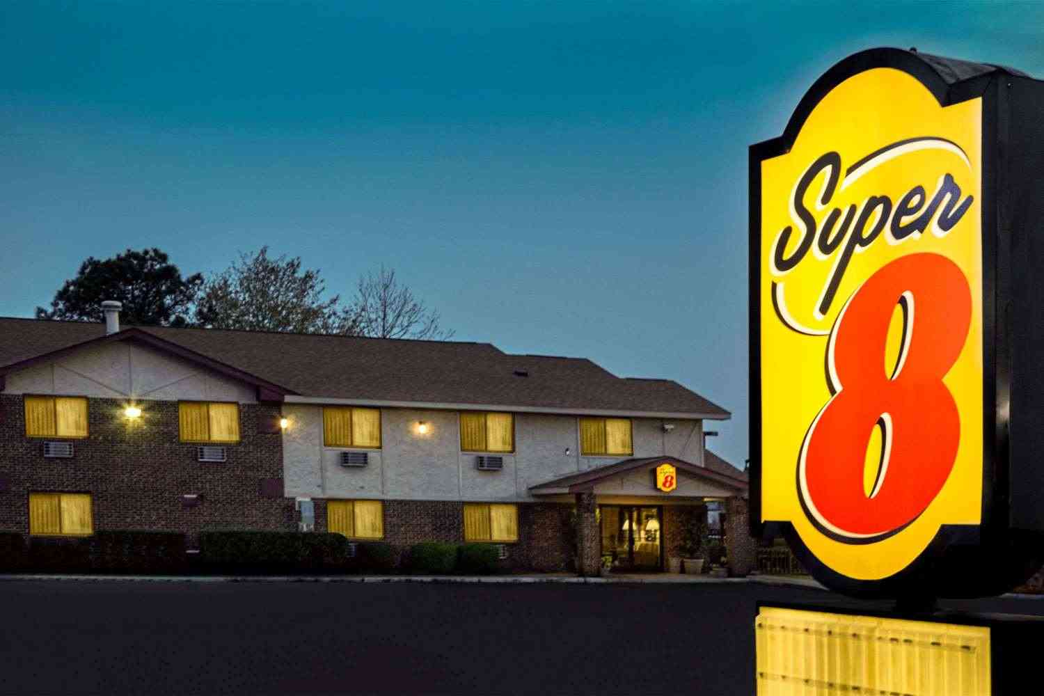 Super 8 by Wyndham Greenville in Greenville, NC