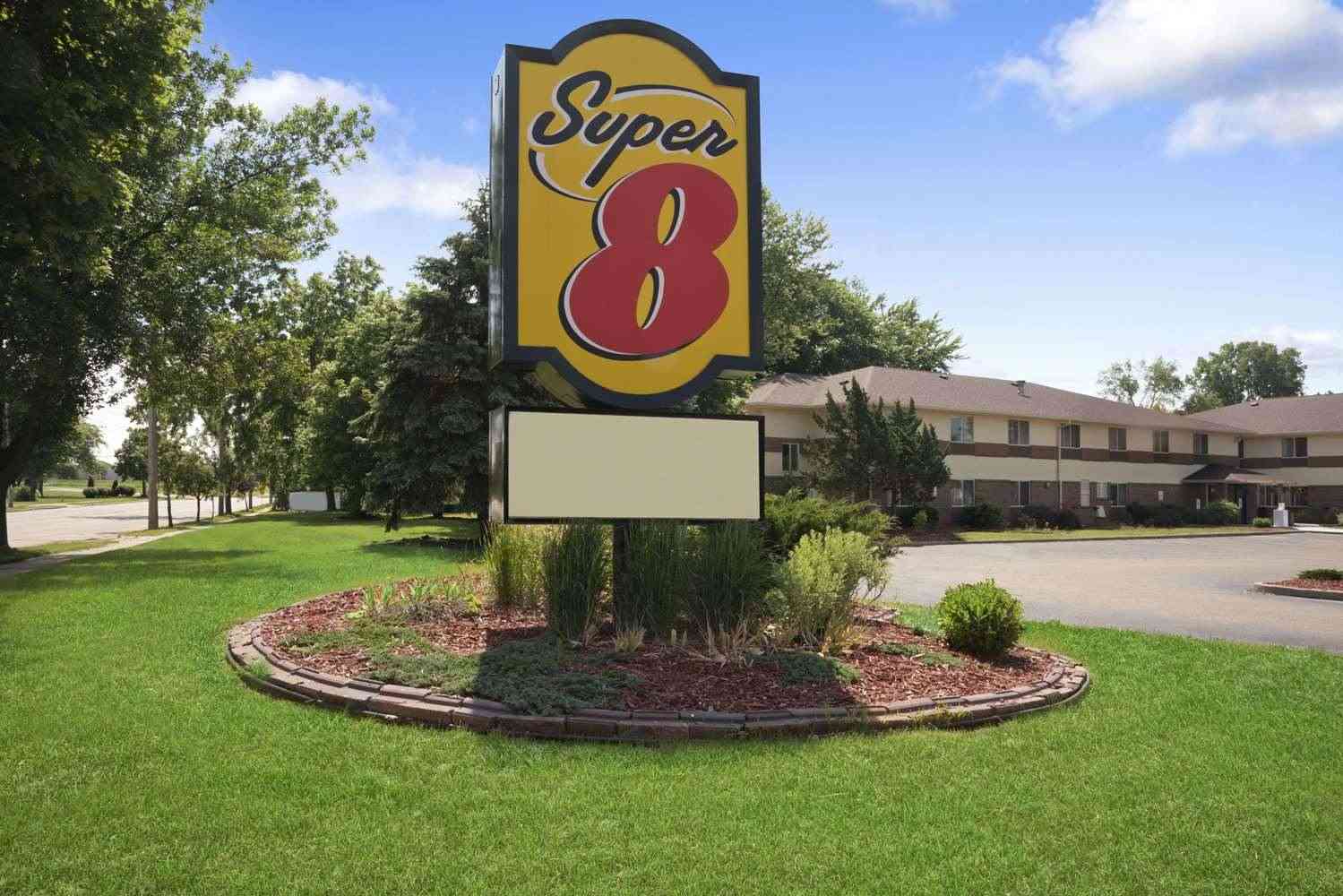 Super 8 by Wyndham Whitewater WI in Whitewater, WI