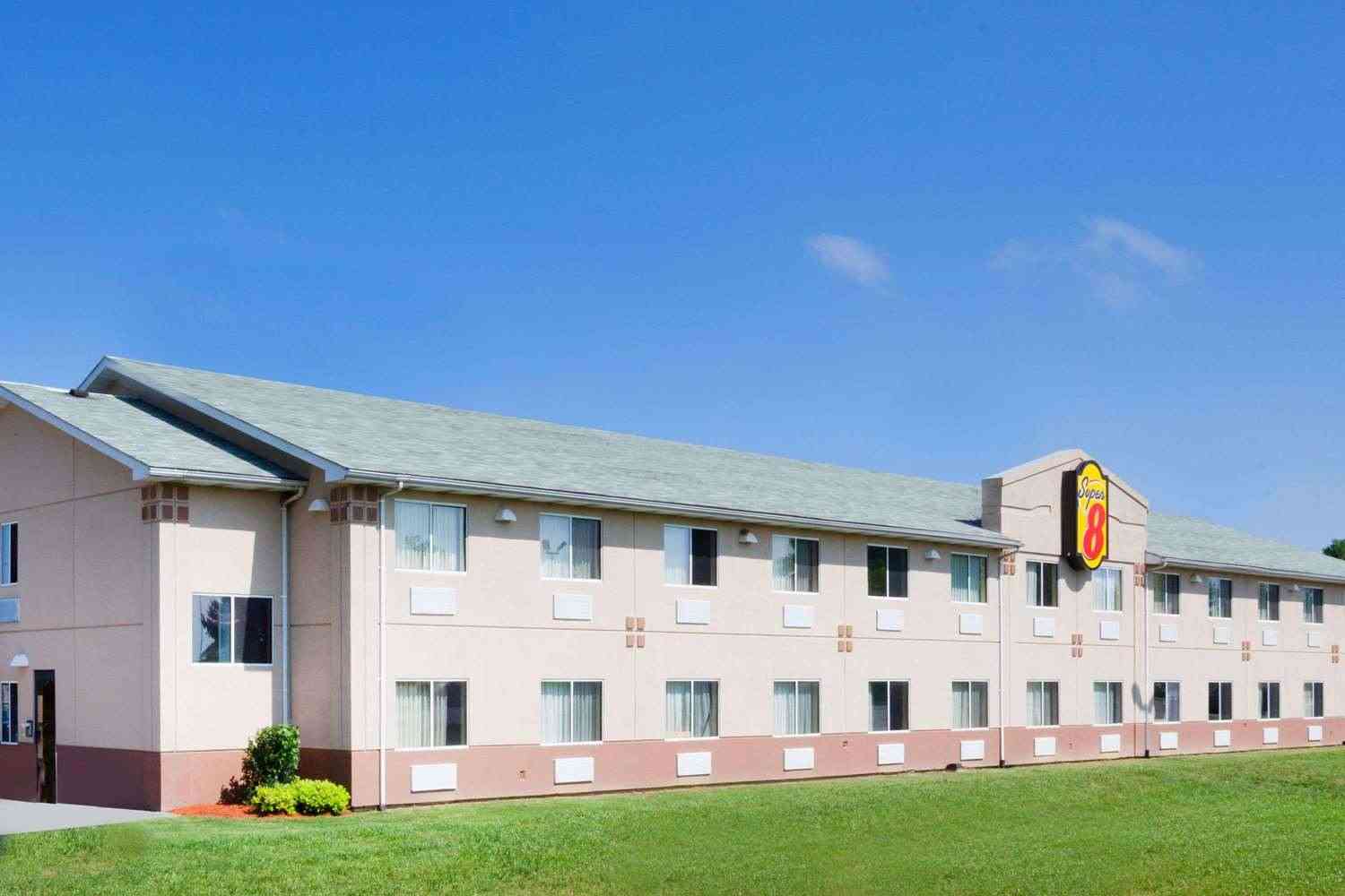 Super 8 by Wyndham Owensboro in Owensboro, KY