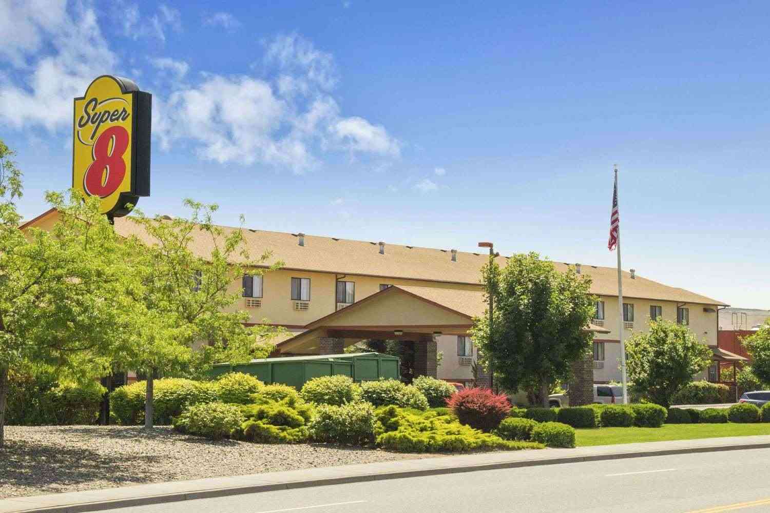 Super 8 by Wyndham Kennewick in Kennewick, WA