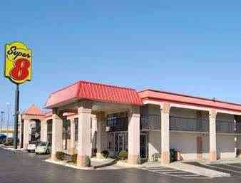 Super 8 by Wyndham Oklahoma Fairgrounds in 俄克拉荷马城, OK