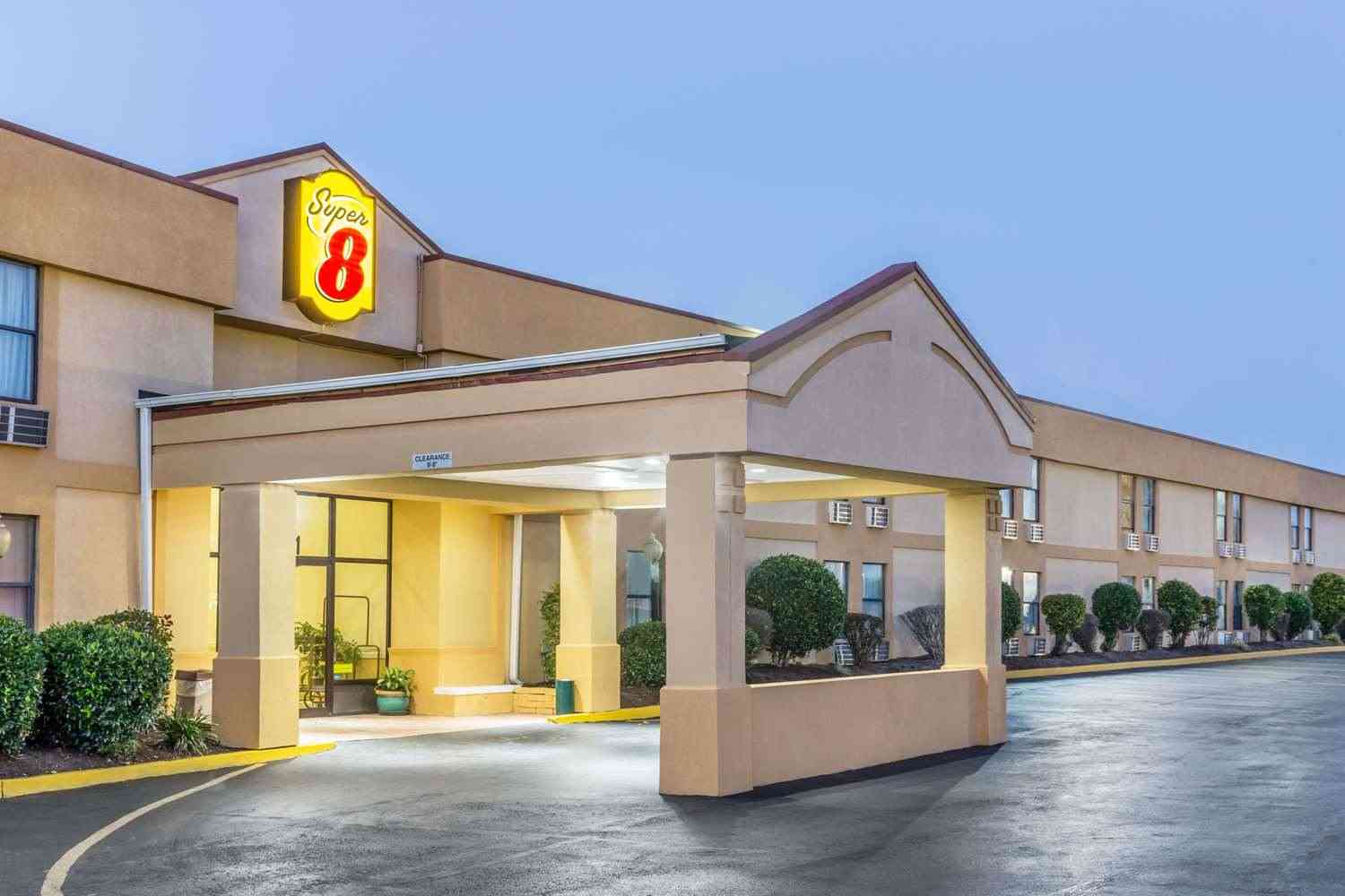 Super 8 by Wyndham Knoxville Downtown Area in Knoxville, TN