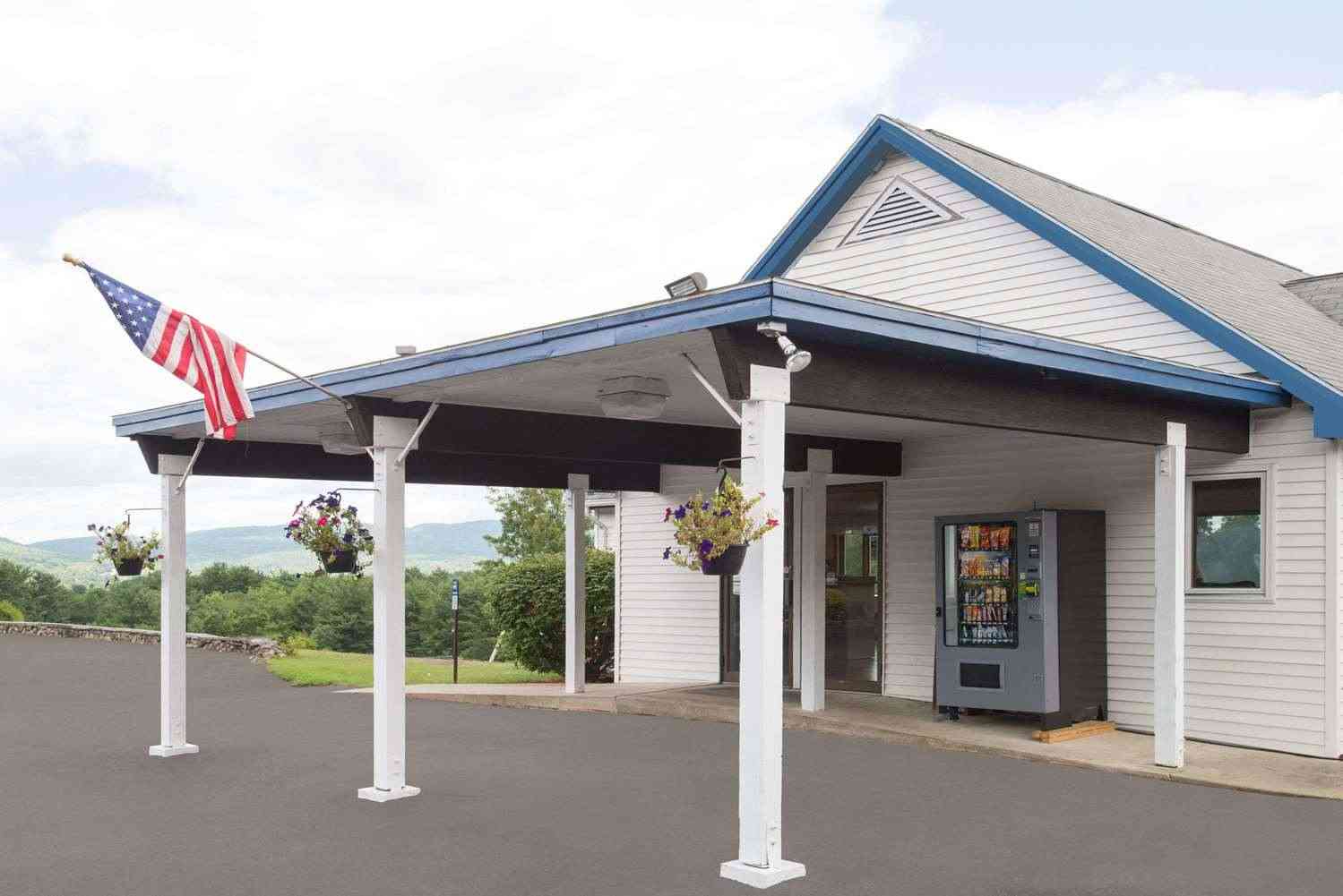 Travelodge by Wyndham Lake George NY in Lake George, NY