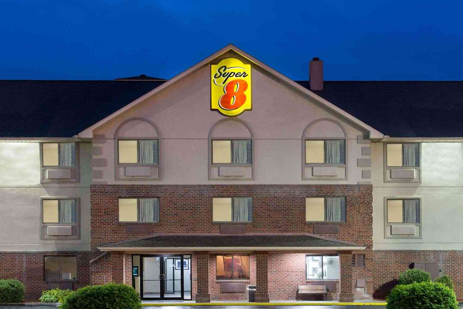 Super 8 by Wyndham Morgantown in Morgantown, WV