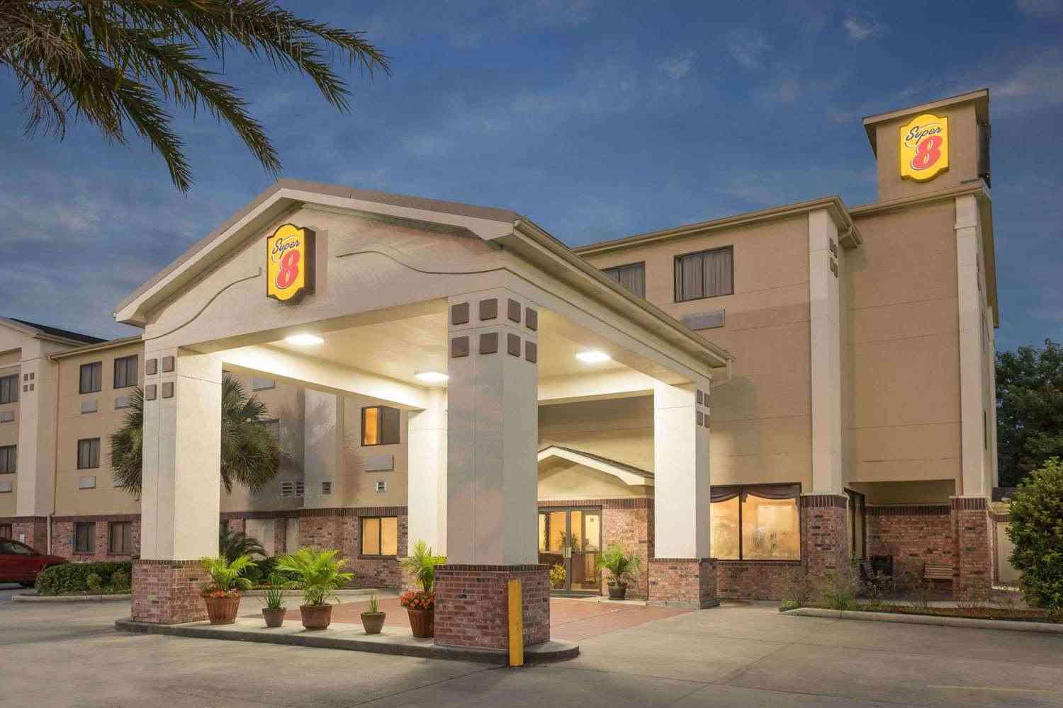 Super 8 by Wyndham Duson Lafayette West Area in Duson, LA