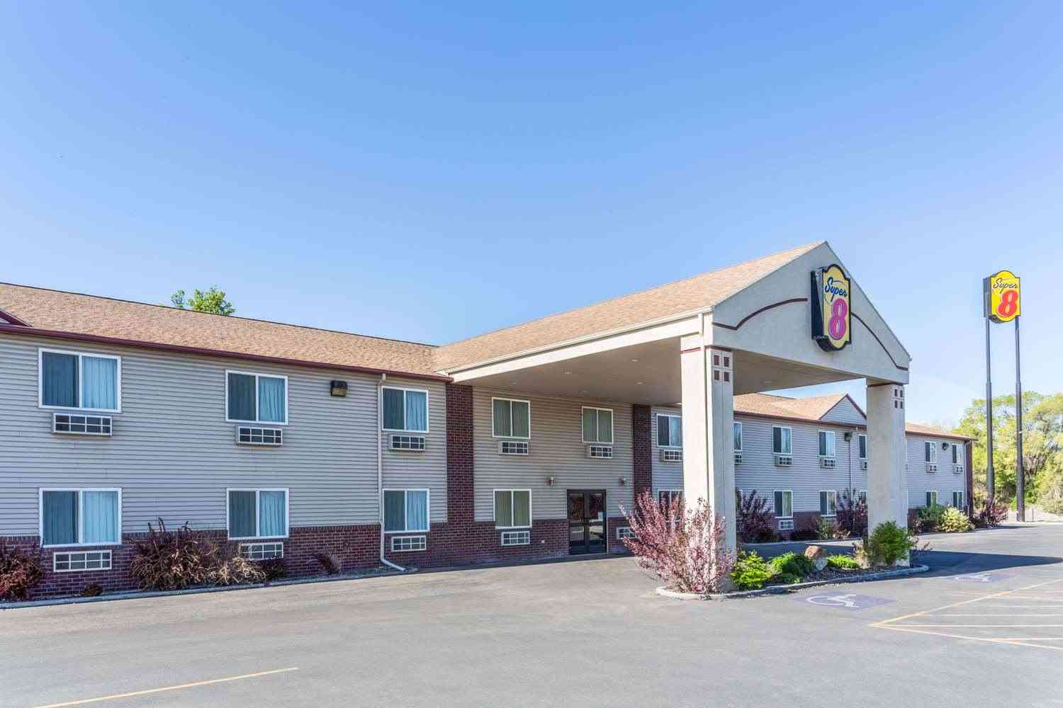 Super 8 by Wyndham Blackfoot in Blackfoot, ID