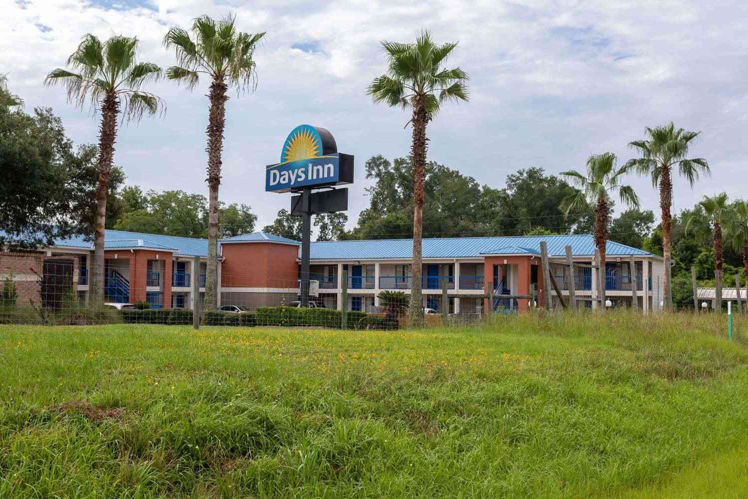 Days Inn by Wyndham Chipley in Chipley, FL