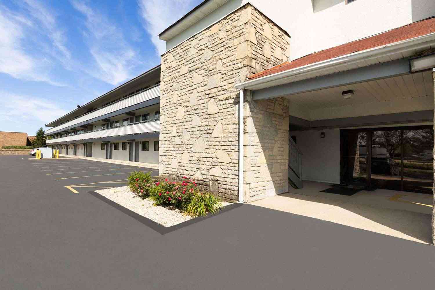 Super 8 by Wyndham Fort Mitchell Cincinnati Area in Fort Mitchell, KY