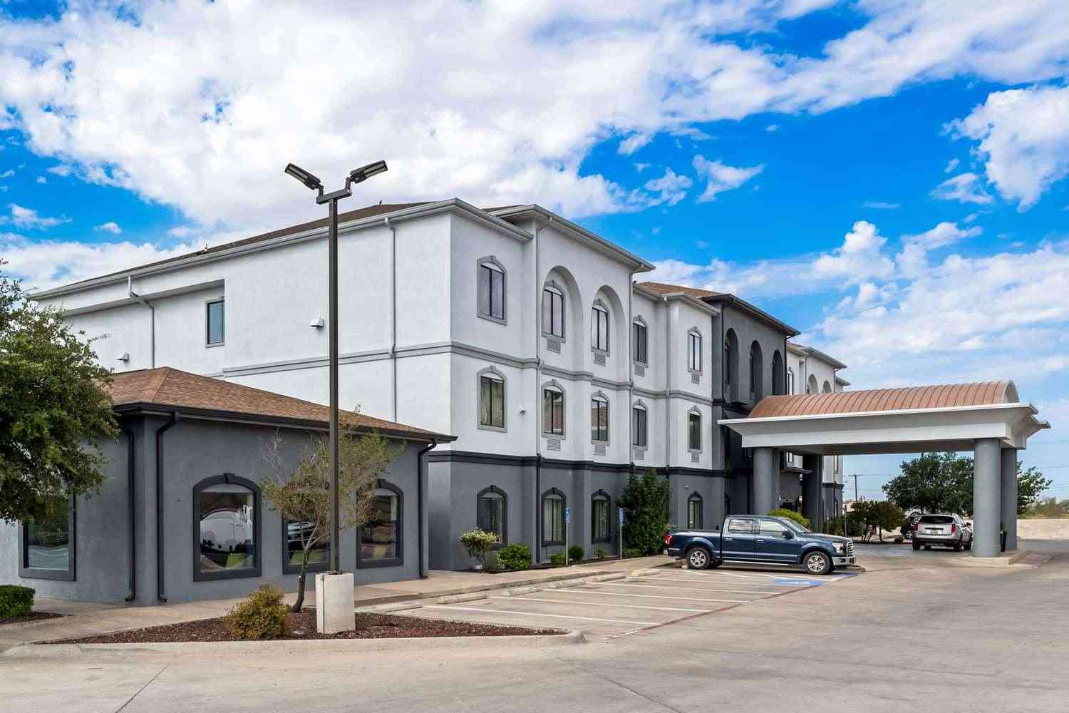 Best Western Palace Inn & Suites in Big Spring, TX