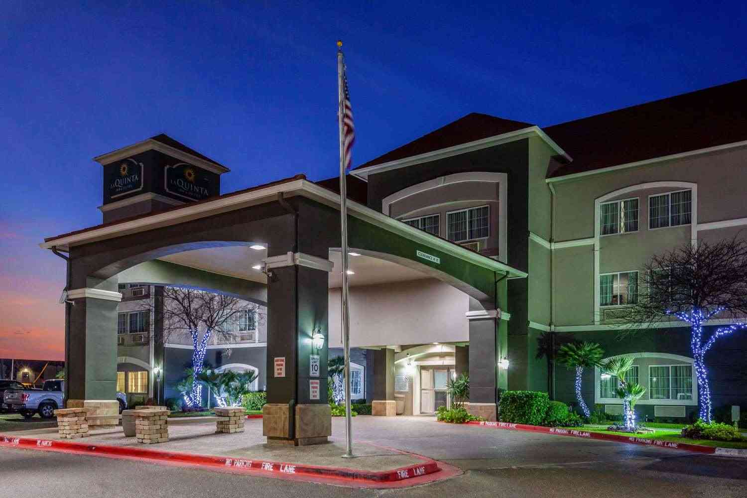 La Quinta Inn & Suites by Wyndham Laredo Airport in Laredo, TX