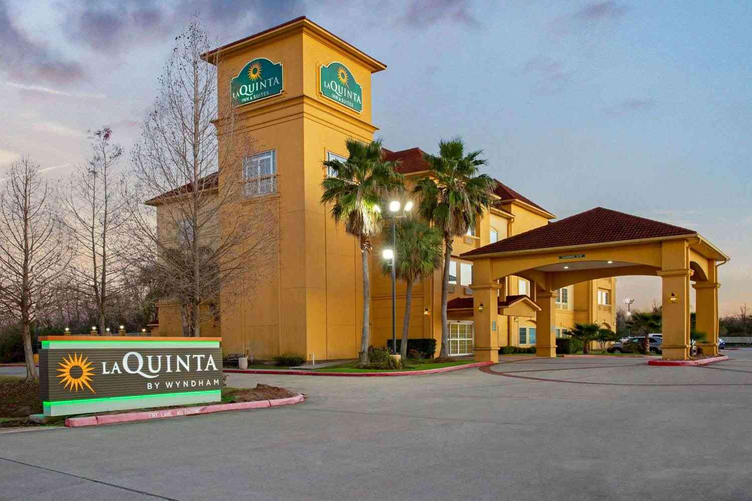 La Quinta Inn & Suites by Wyndham Pearland - Houston South in Pearland, TX