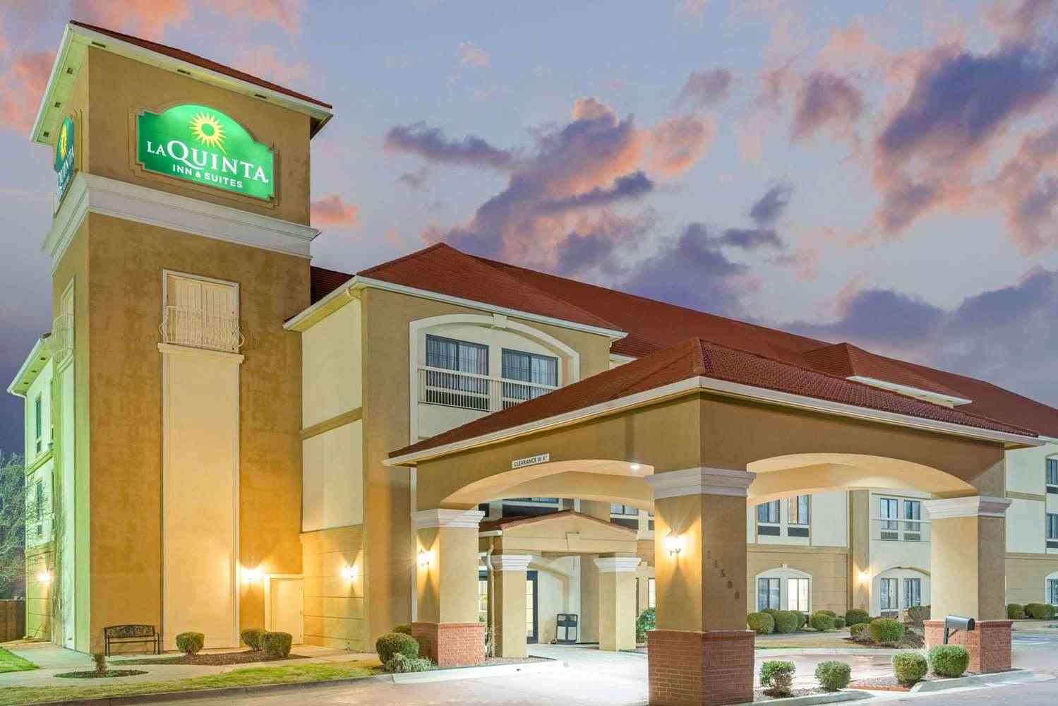 La Quinta Inn & Suites by Wyndham Oklahoma City -Yukon in Yukon, OK