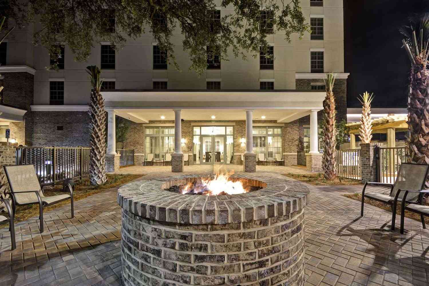 Hampton Inn & Suites Charleston Airport in North Charleston, SC