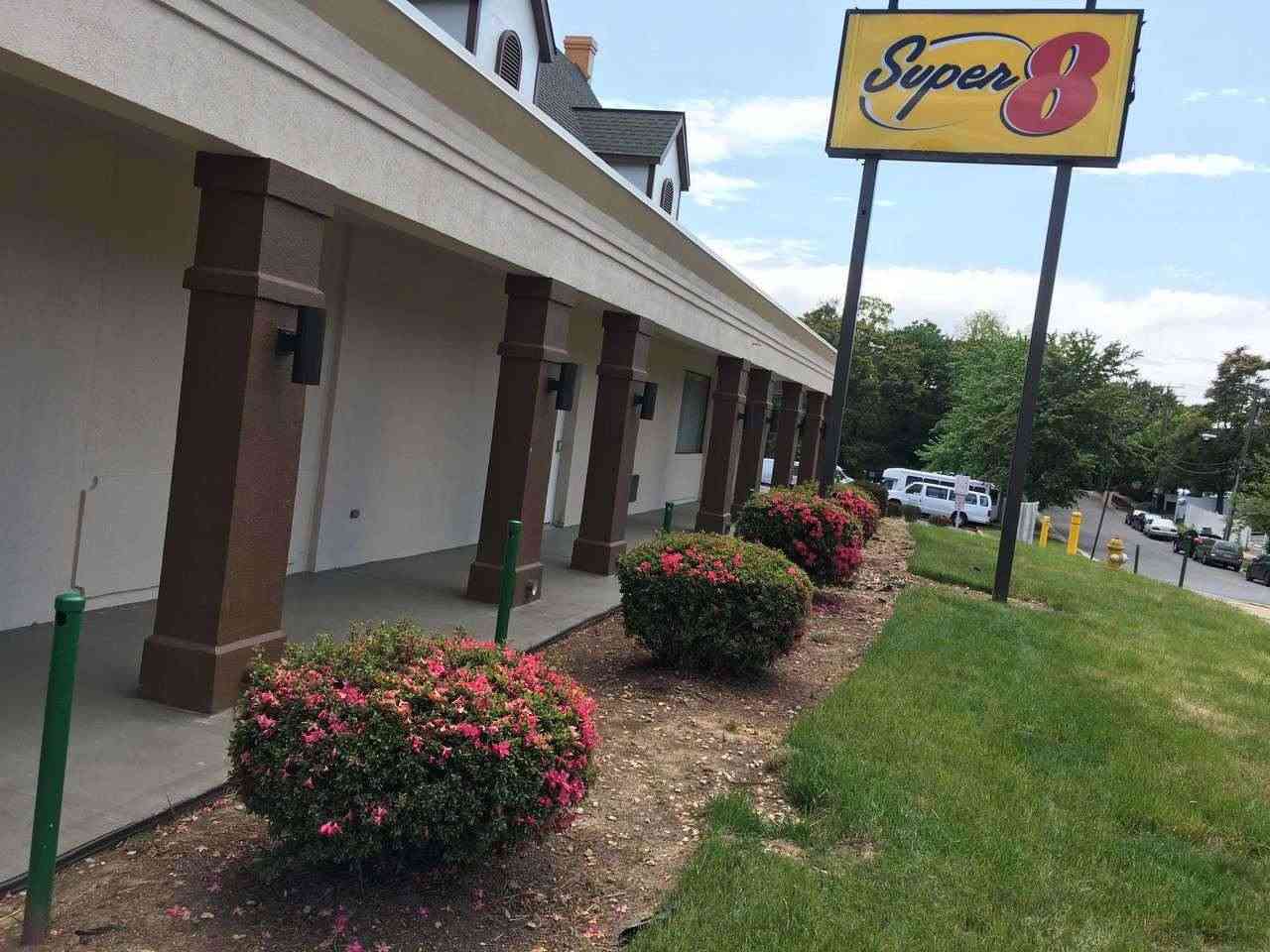 Super 8 by Wyndham Alexandria/Washington D.C. Area in Alejandria, VA