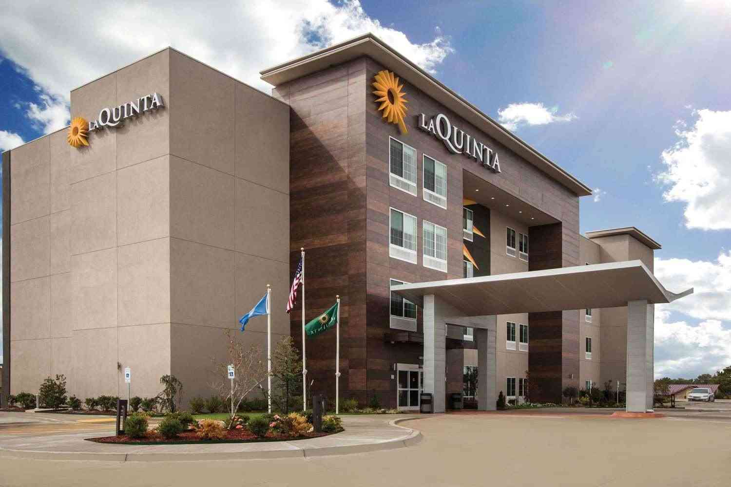 La Quinta Inn & Suites by Wyndham Owasso in Owasso, OK