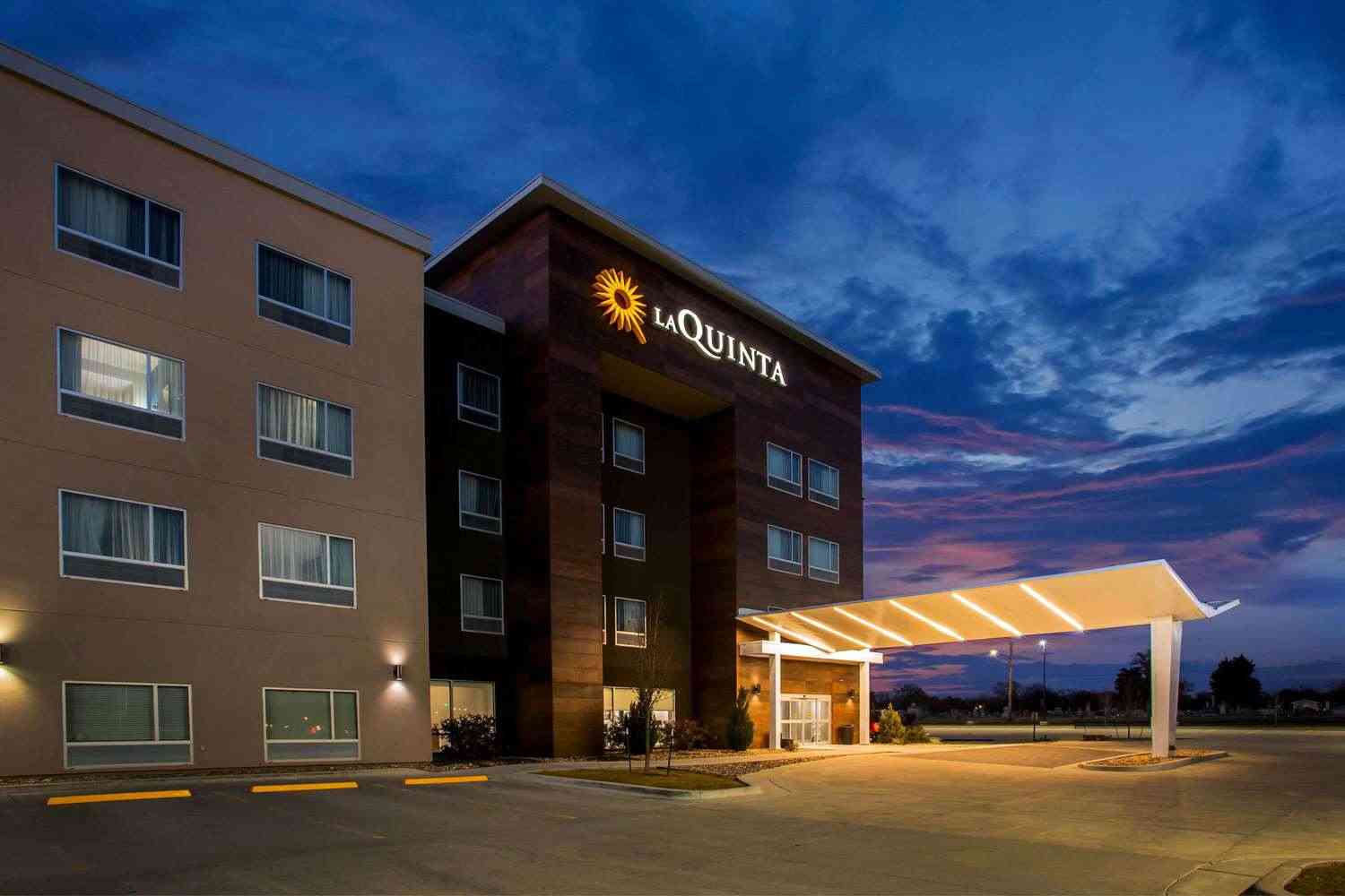 La Quinta Inn & Suites by Wyndham Pittsburg in Pittsburg, KS