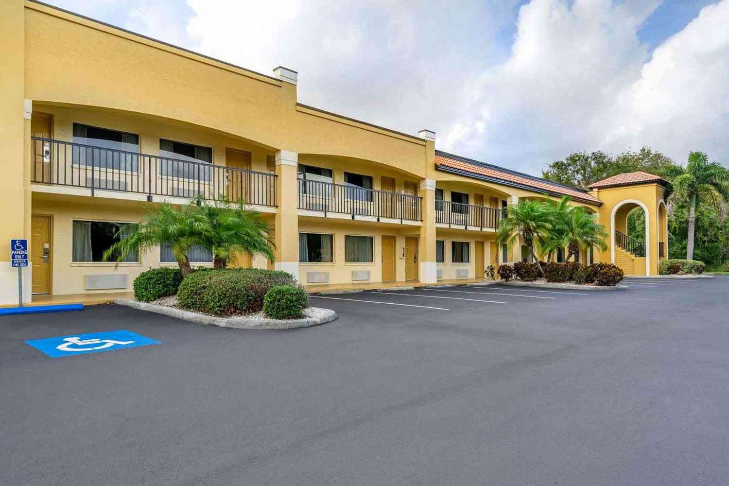 Comfort Inn Sun City Center-Tampa South in Sun City Center, FL