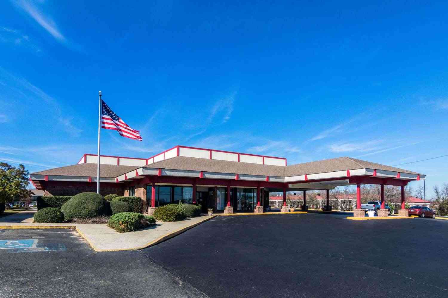 Econo Lodge Inn and Suites Conference Center in Dublin, GA