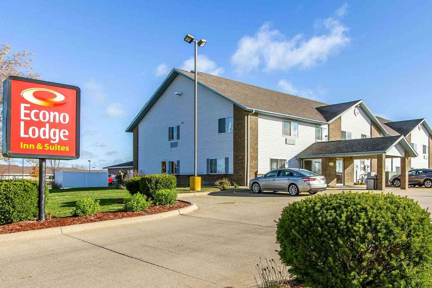 Econo Lodge and Suites in Pekin, IL