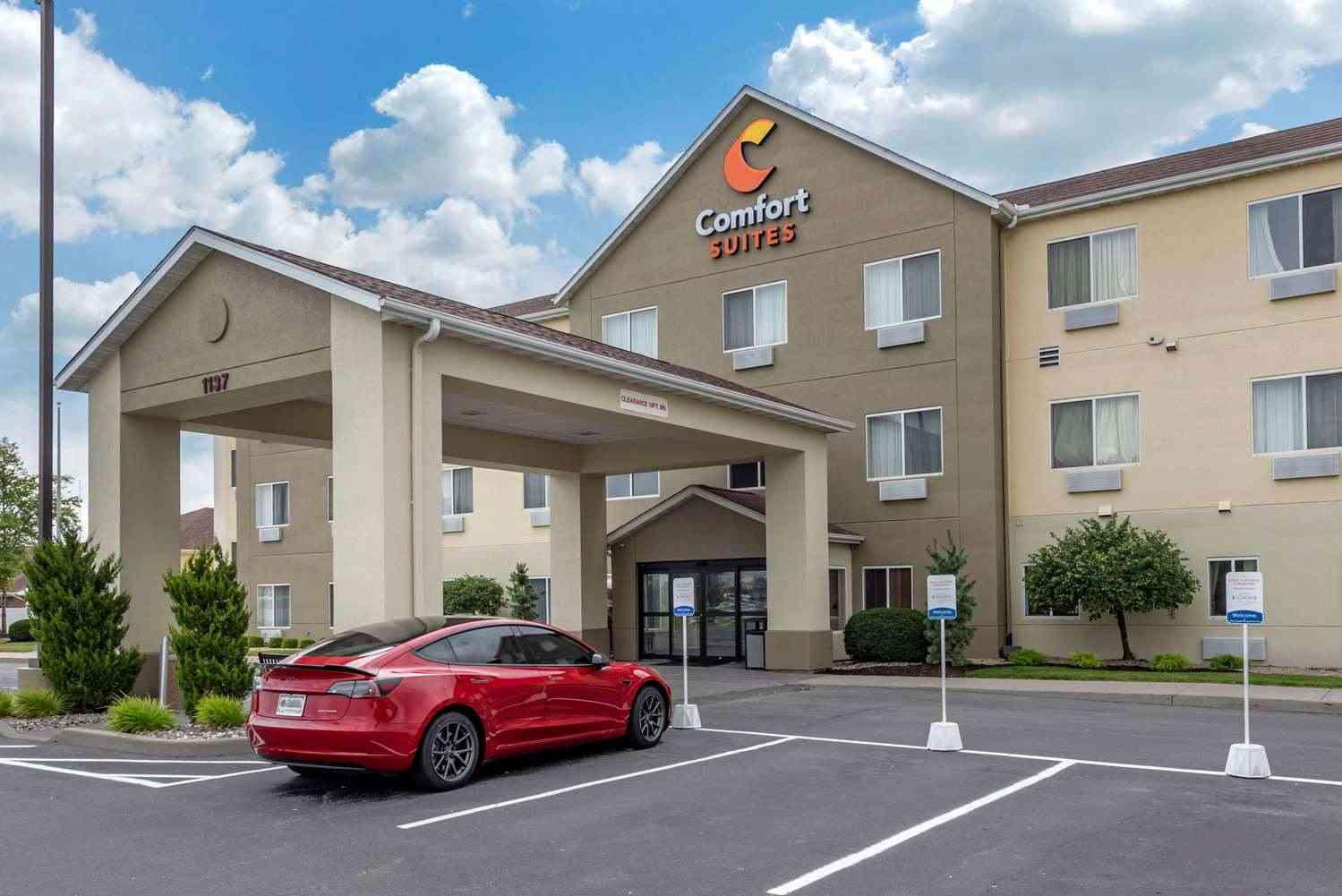 Comfort Suites Auburn in Kastanienbraun, IN