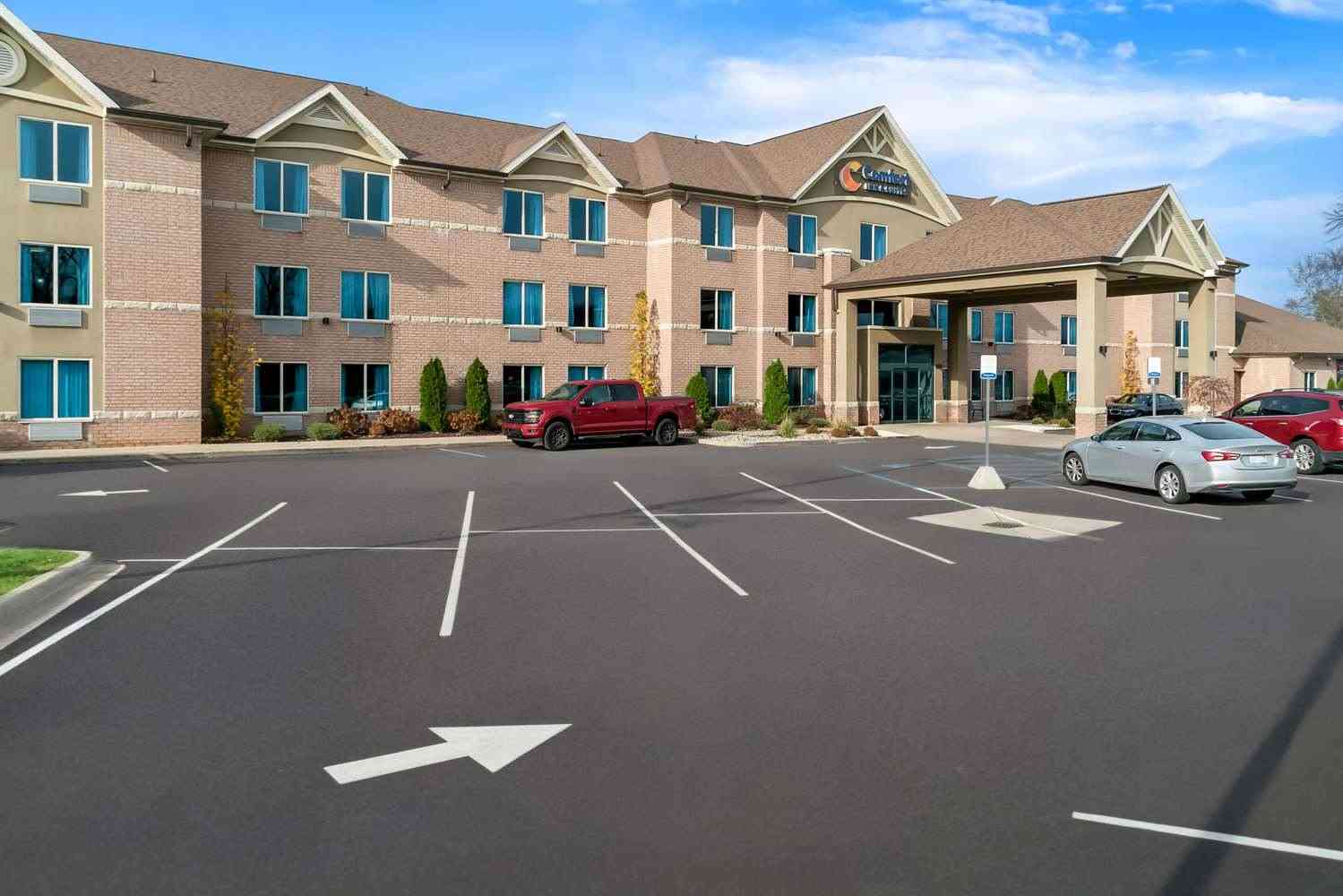 Comfort Inn and Suites in Taylor, MI